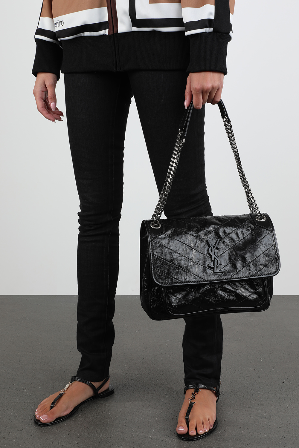 תמונת כל הלוק של תיק ניקי מדיום